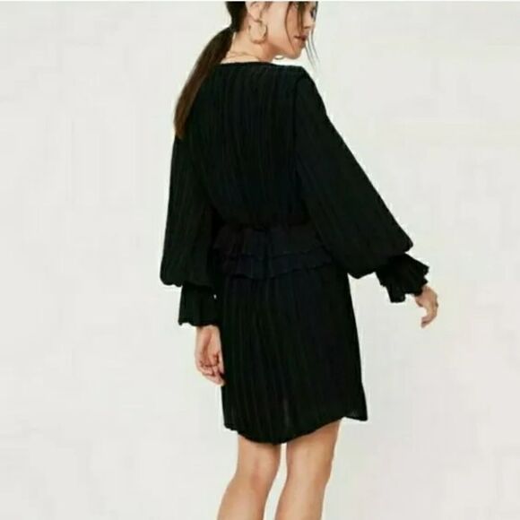 NWT Nasty Gal Black Crepe Pleated/Ruffle Fit 'n Flare Dress Sz.4 Ret. $128 - Picture 2 of 9